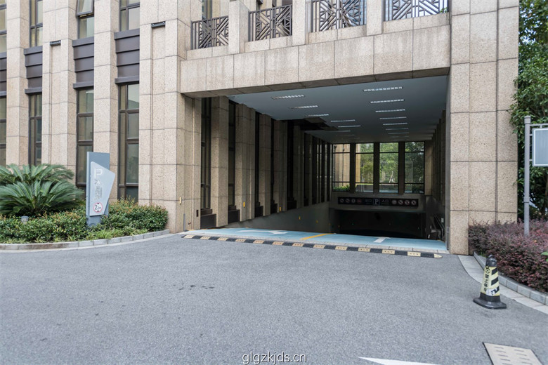 停车库入口